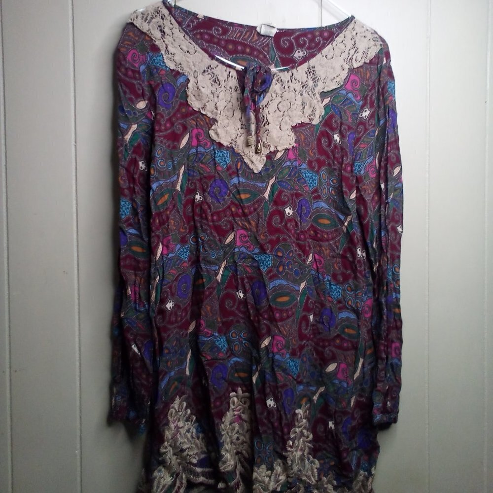 Gimmicks by BKE Blouse L Boho Paisley Crochet Trim 3/4 Cut-out Sleeve